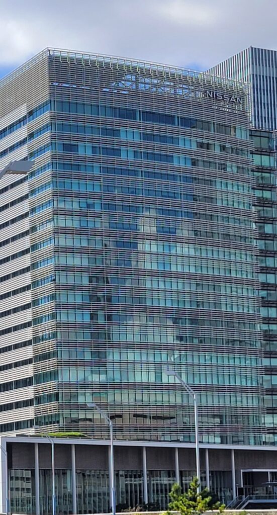 日産の本社を撮影した画像