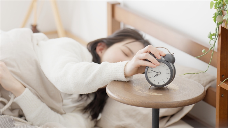 睡眠不足の人をイメージした画像
