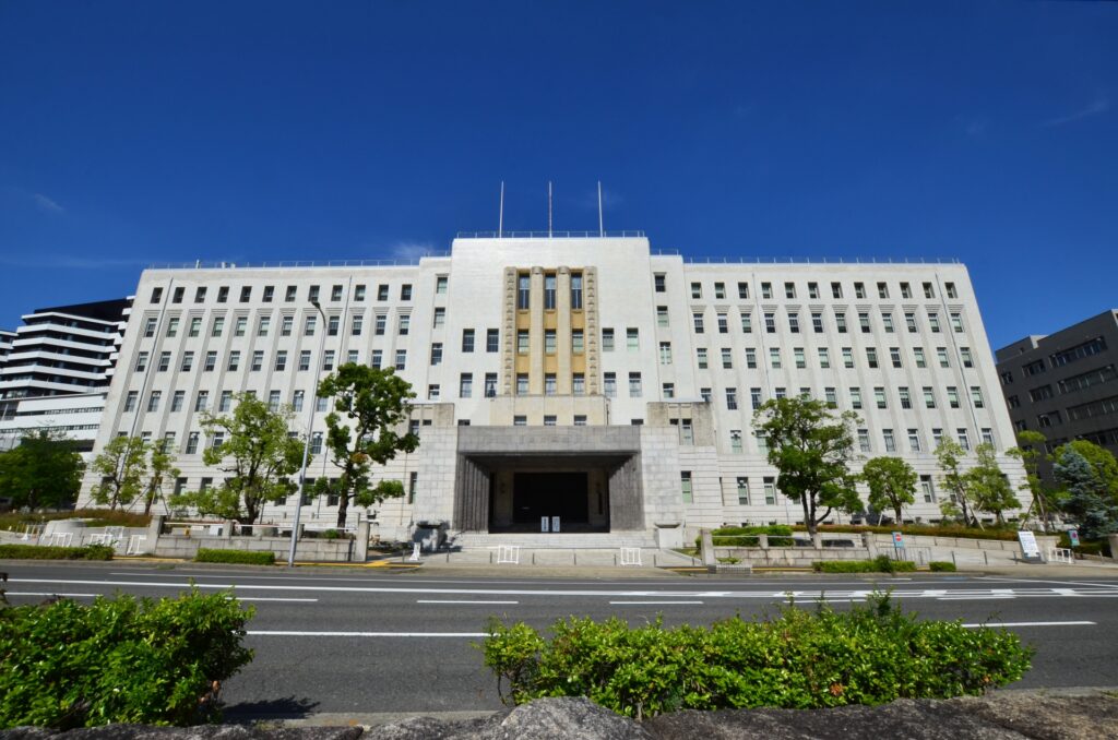 大阪府庁の外観を撮影した画像