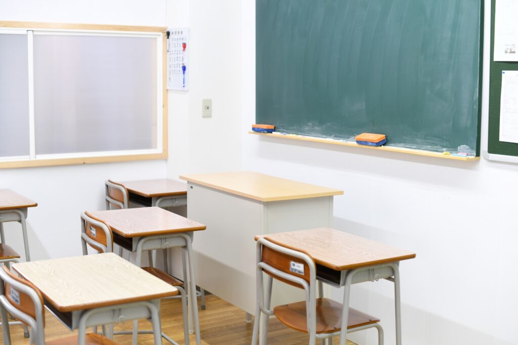 小学校の教室を撮影した画像