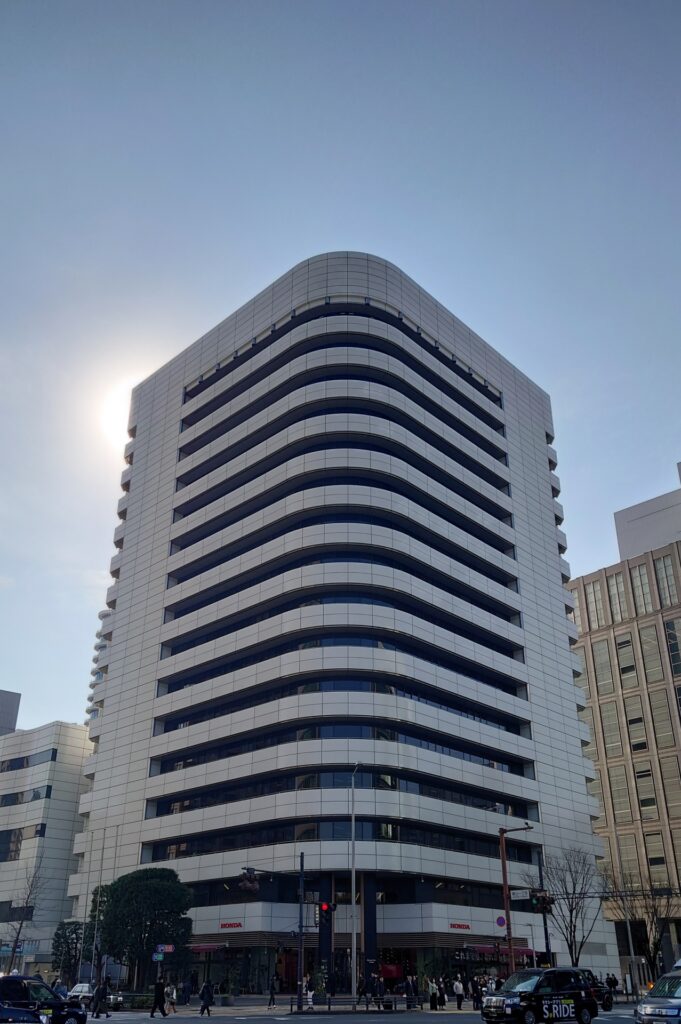ホンダの本社の外観を撮影した画