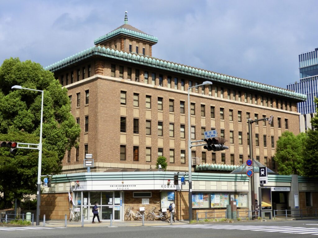 神奈川県庁の外観を撮影した画像