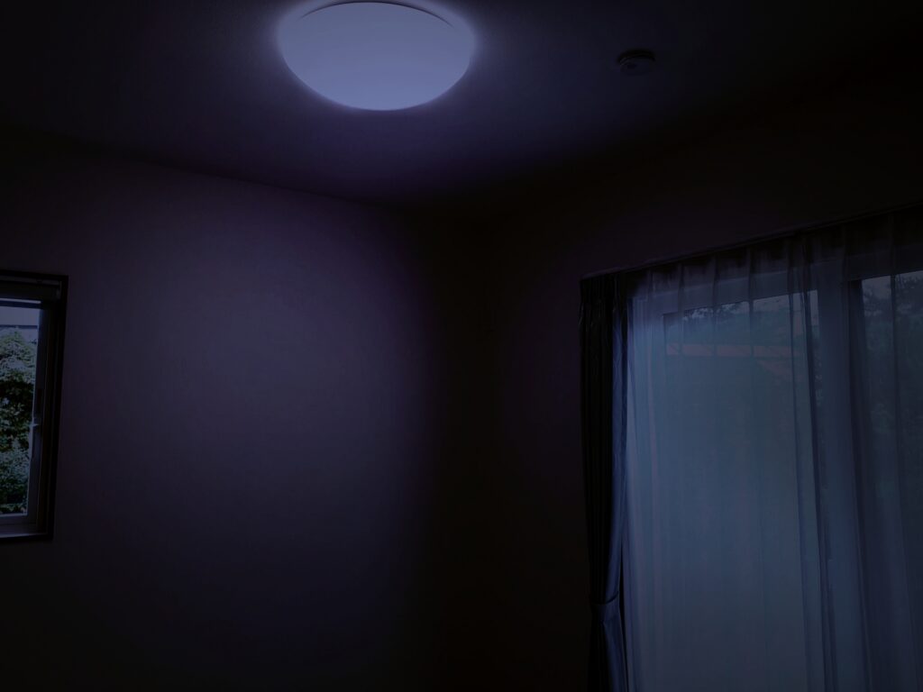 停電している部屋内をイメージした画像
