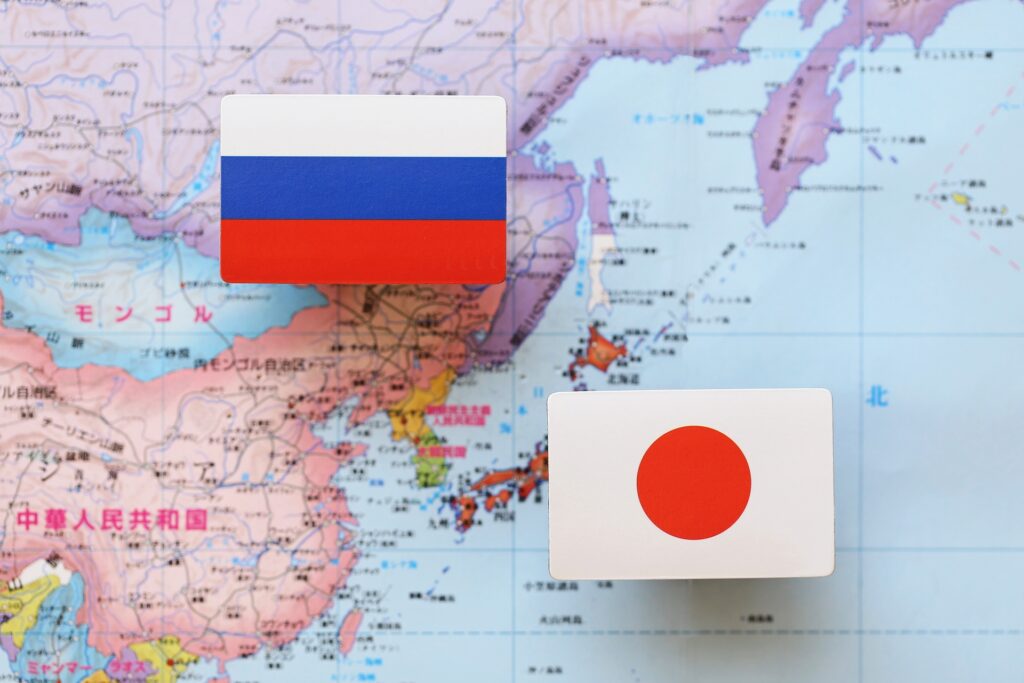 日本とロシアの国旗を撮影した画像