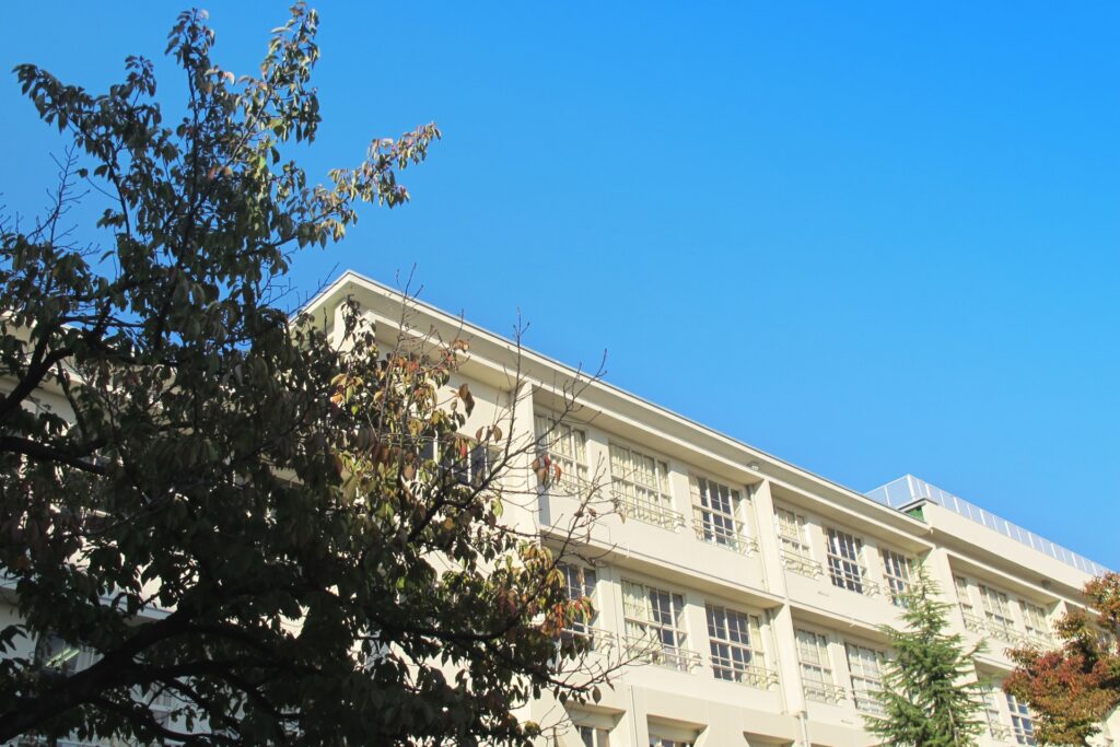 小学校のPTA役員をイメージした画像