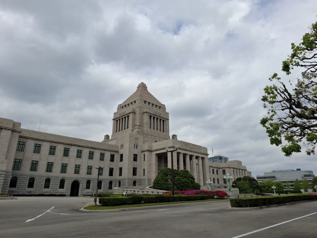 国会議事堂の外観を撮影した画像