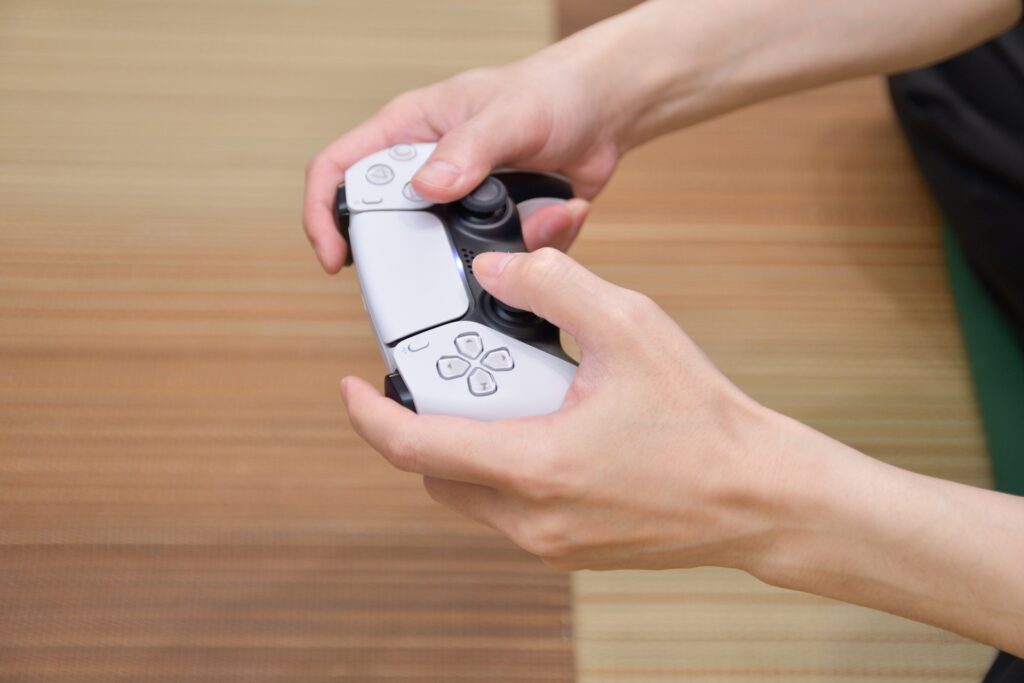 テレビゲームのコントローラーを撮影した画像
