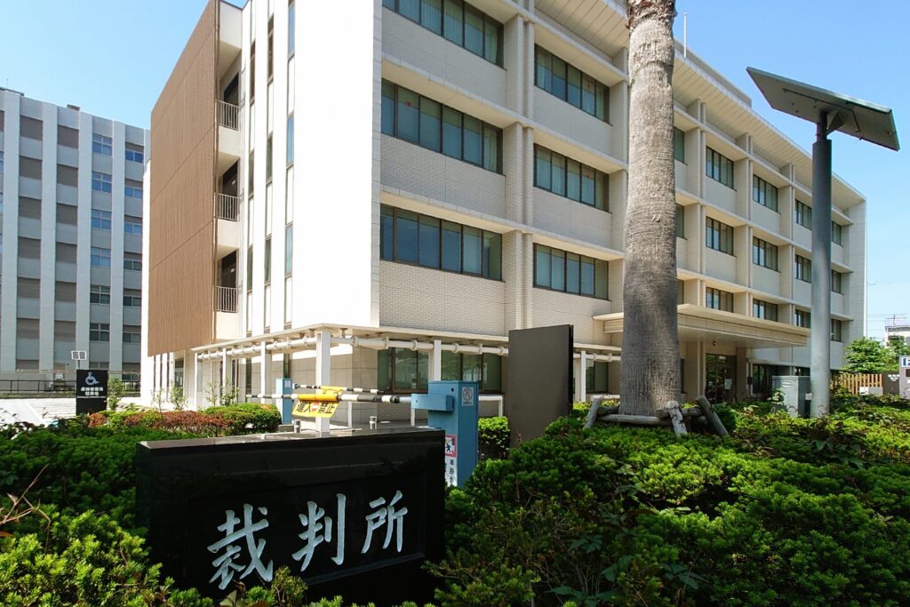 横浜地方裁判所の外観を撮影した画像