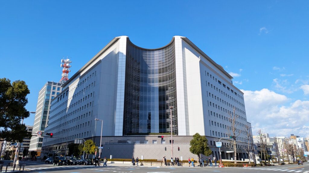 大阪府警の外観を撮影した画像