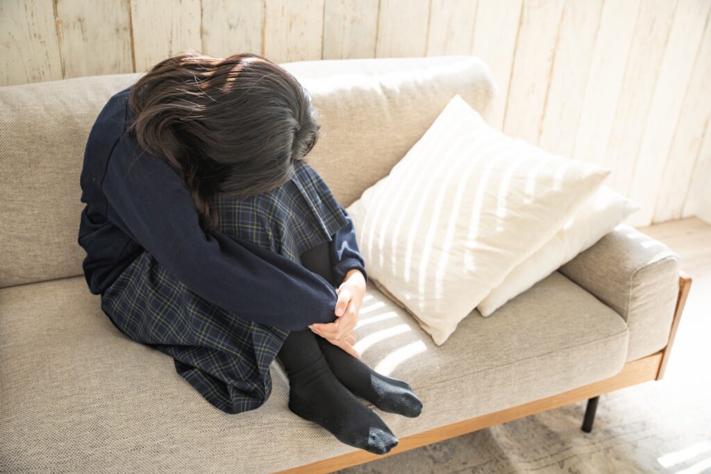 不登校の中学生をイメージした画像