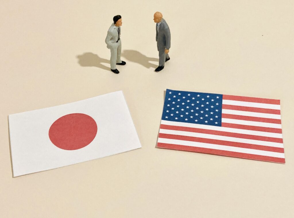 アメリカと日本の国旗を撮影した画像