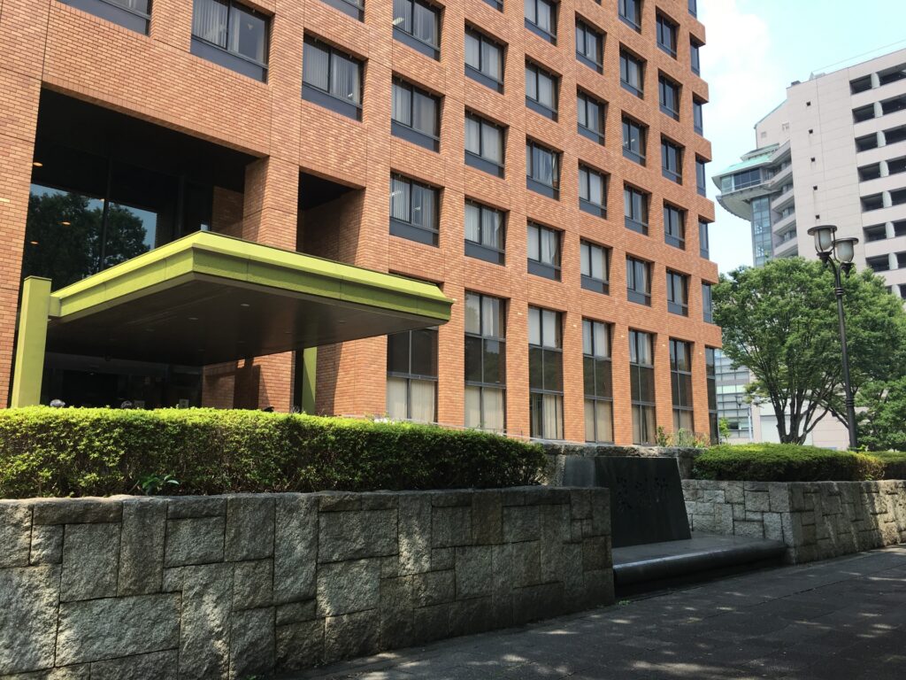 名古屋地方裁判所の外観を撮影した画像