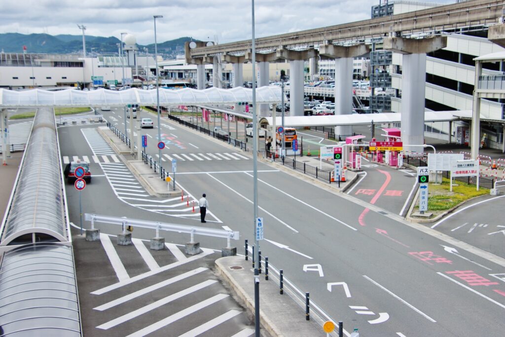 伊丹空港の外観を撮影した画像