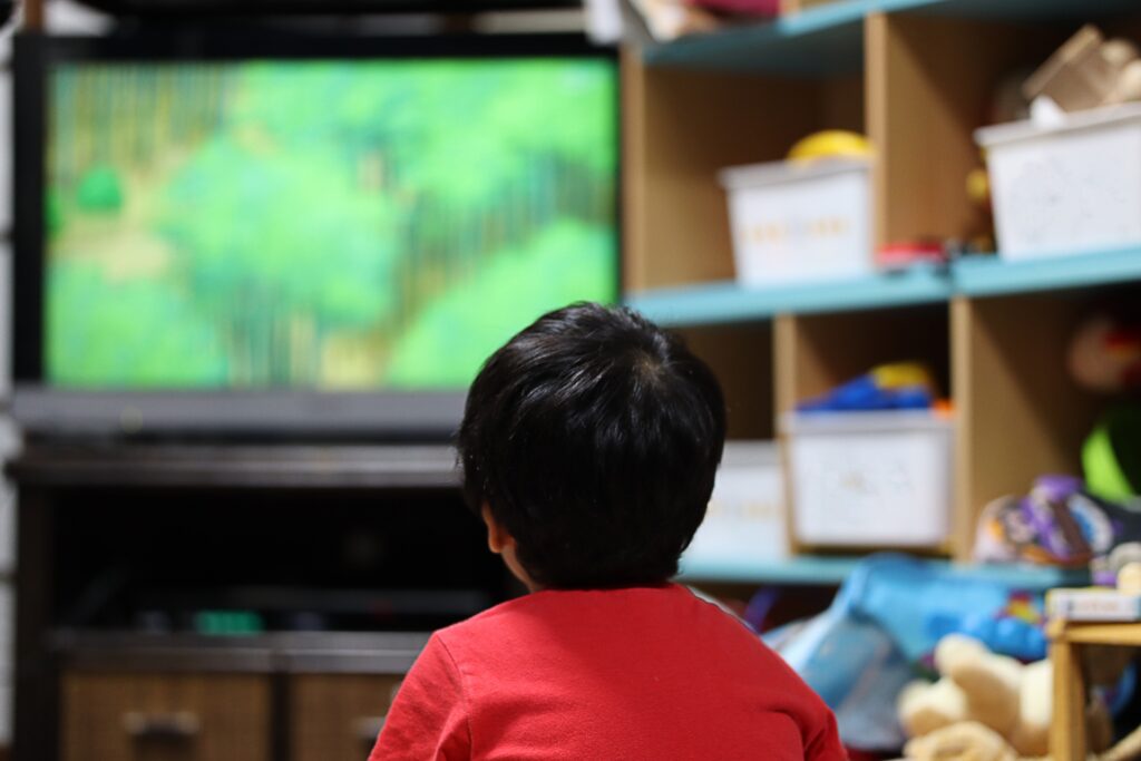 ビデオゲームをしている子ども
