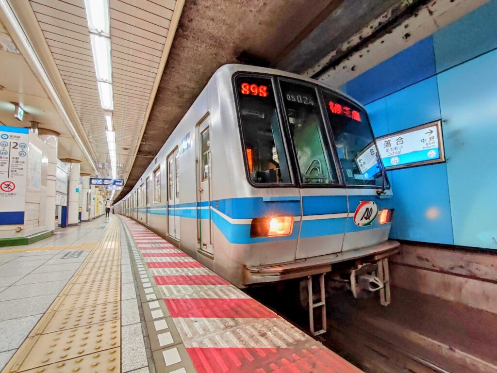 東京メトロ東西線の車両を撮影した画像