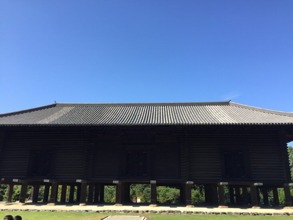 正倉院の外観を撮影した画像