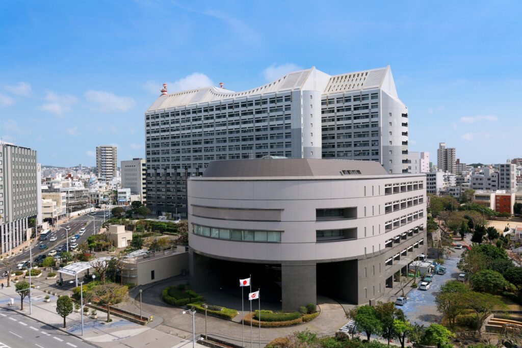 沖縄県庁を撮影した画像