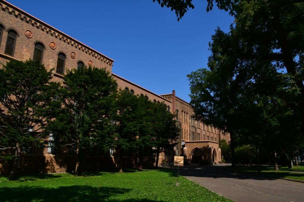北海道大学の外観を撮影した写真