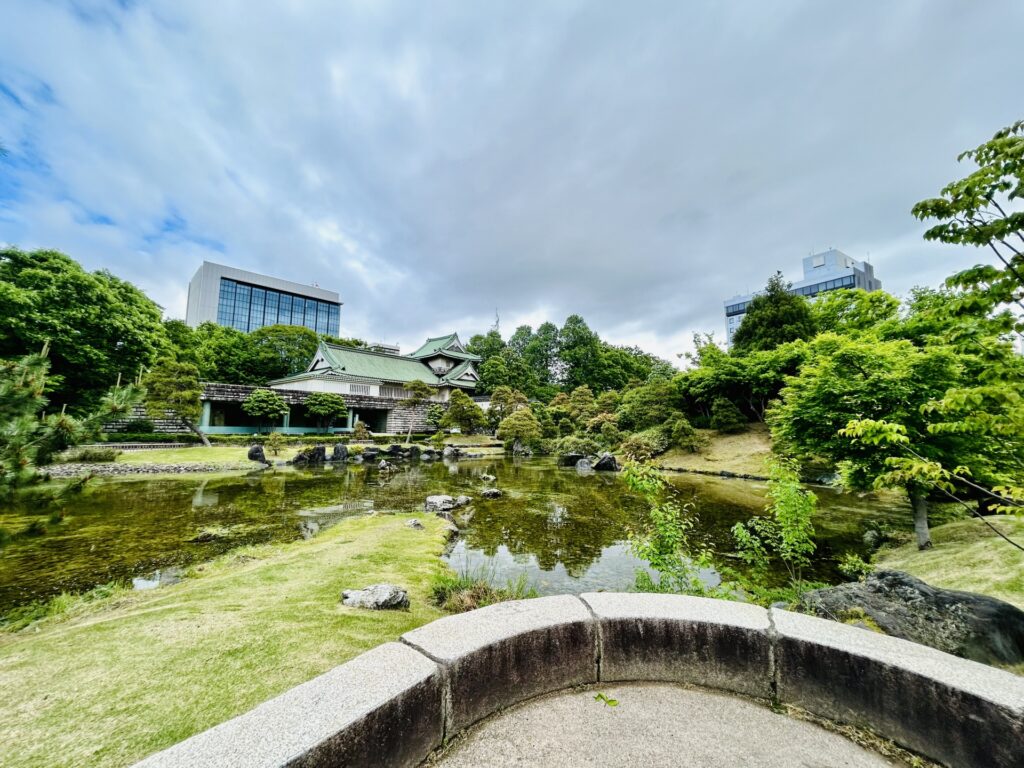 富山城址公園の外観を撮影した写真