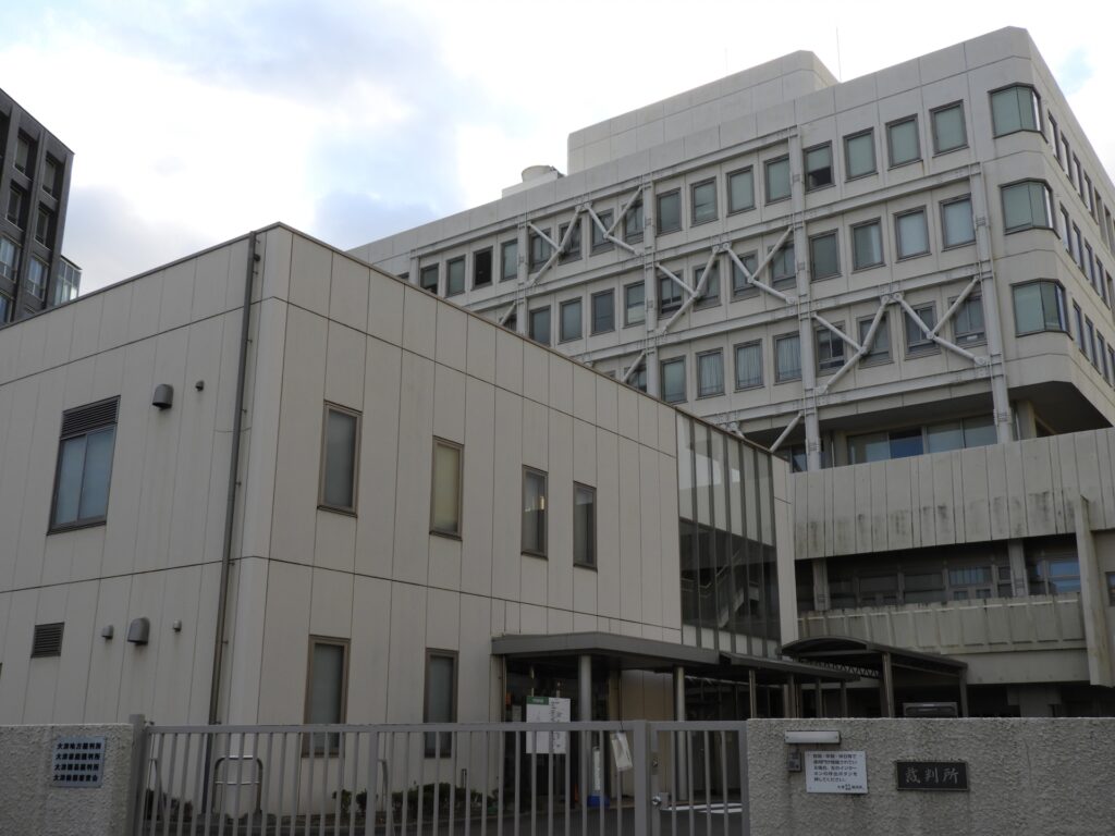 大津地裁の外観を撮影した写真