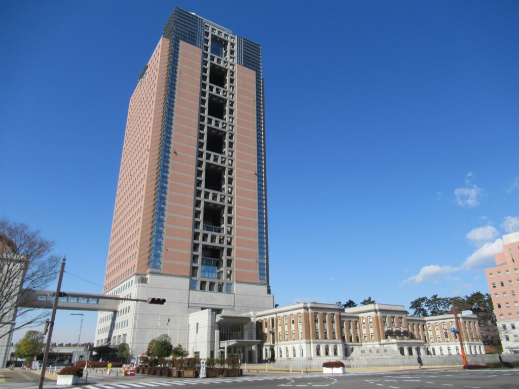 群馬県庁の外観を撮影した写真
