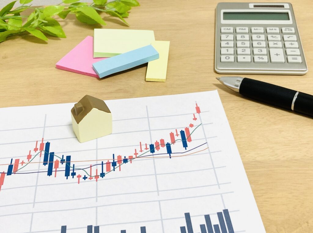 マンションの価格をチェックしている人