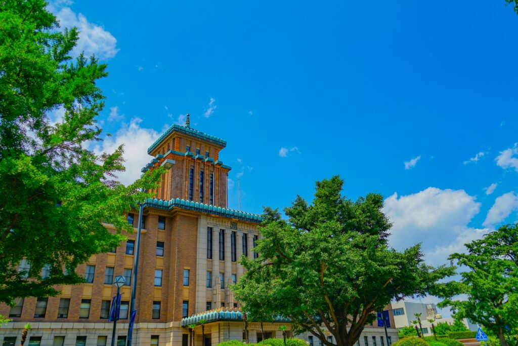 神奈川県庁の外観を撮影した写真