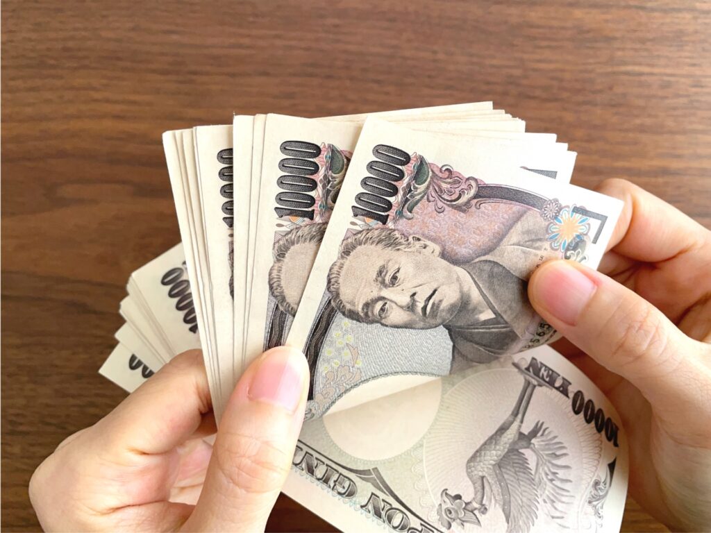 給料カットをイメージした写真