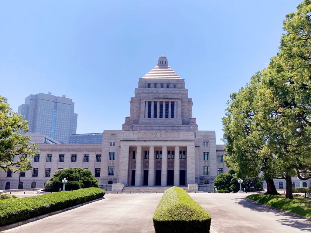 国会議事堂の外観を撮影した写真
