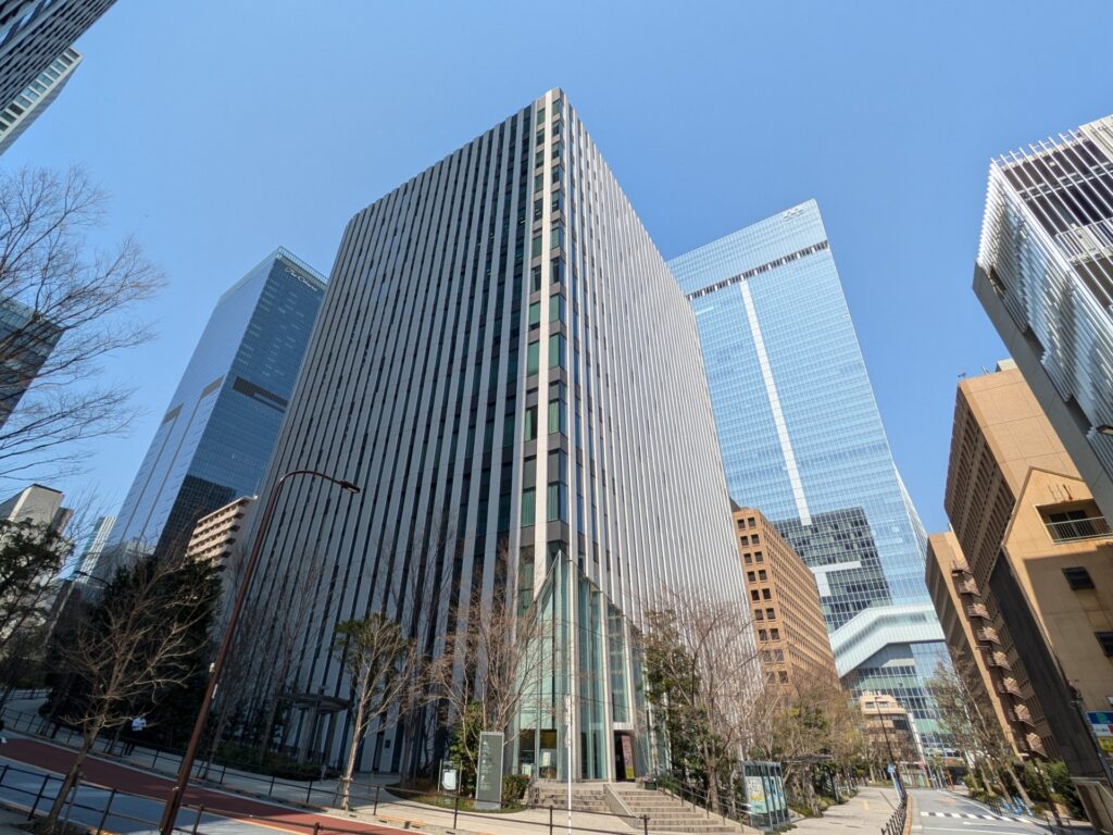 気象庁の外観を撮影した写真