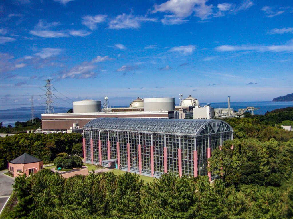 玄海原子力発電所の外観を撮影した写真