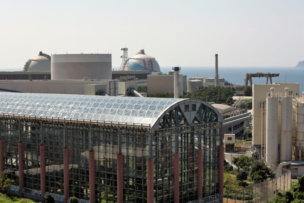 玄海原子力発電所の外観を撮影した写真