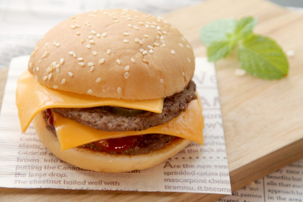 マクドナルドのハンバーガーをイメージした写真