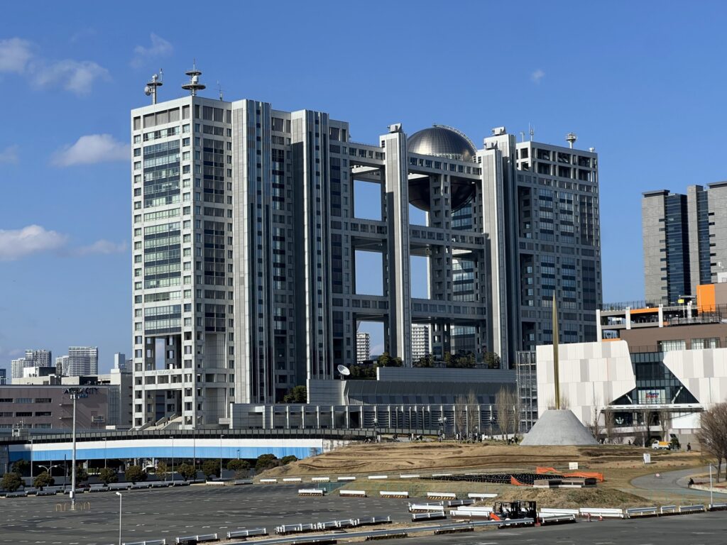 フジテレビの外観を撮影した写真